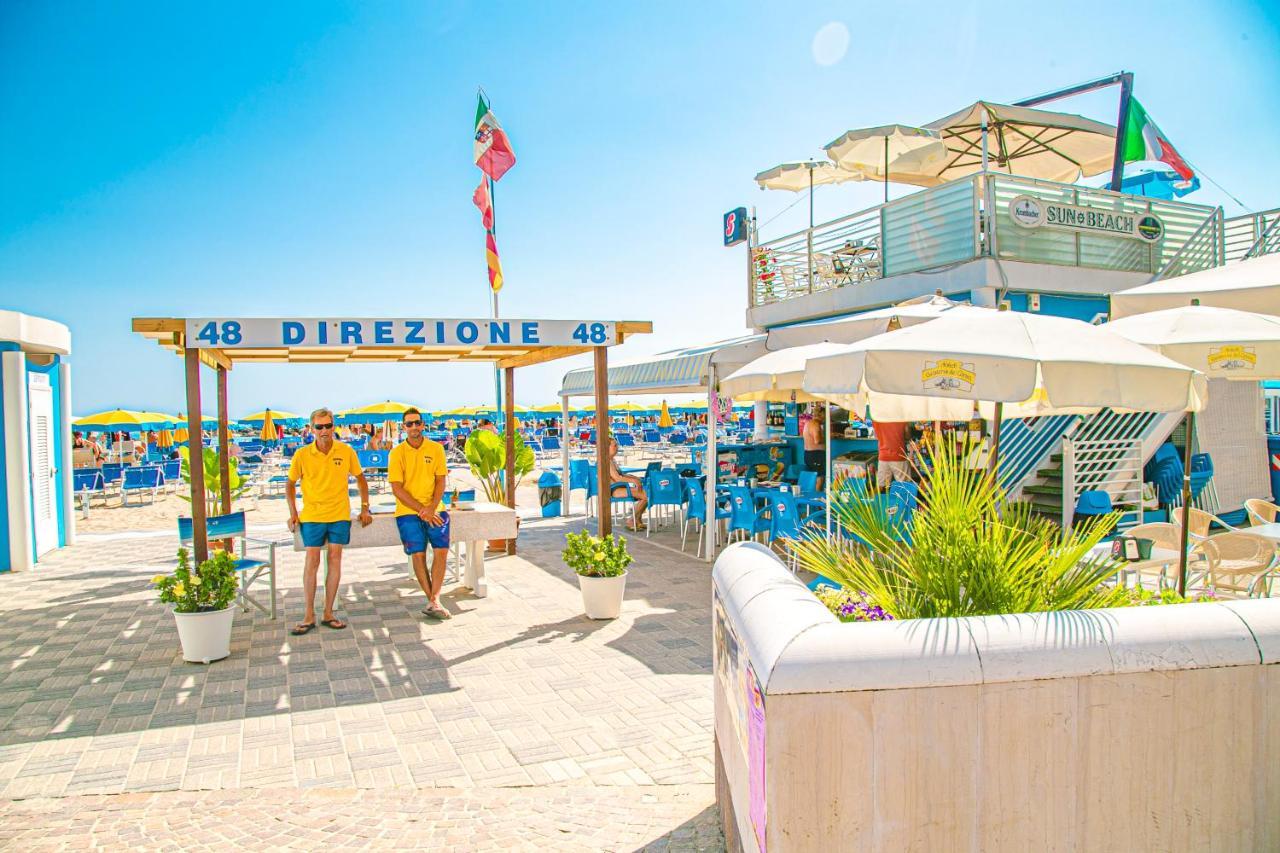 Hotel Ambasciatori Bellaria-Igea Marina Bagian luar foto