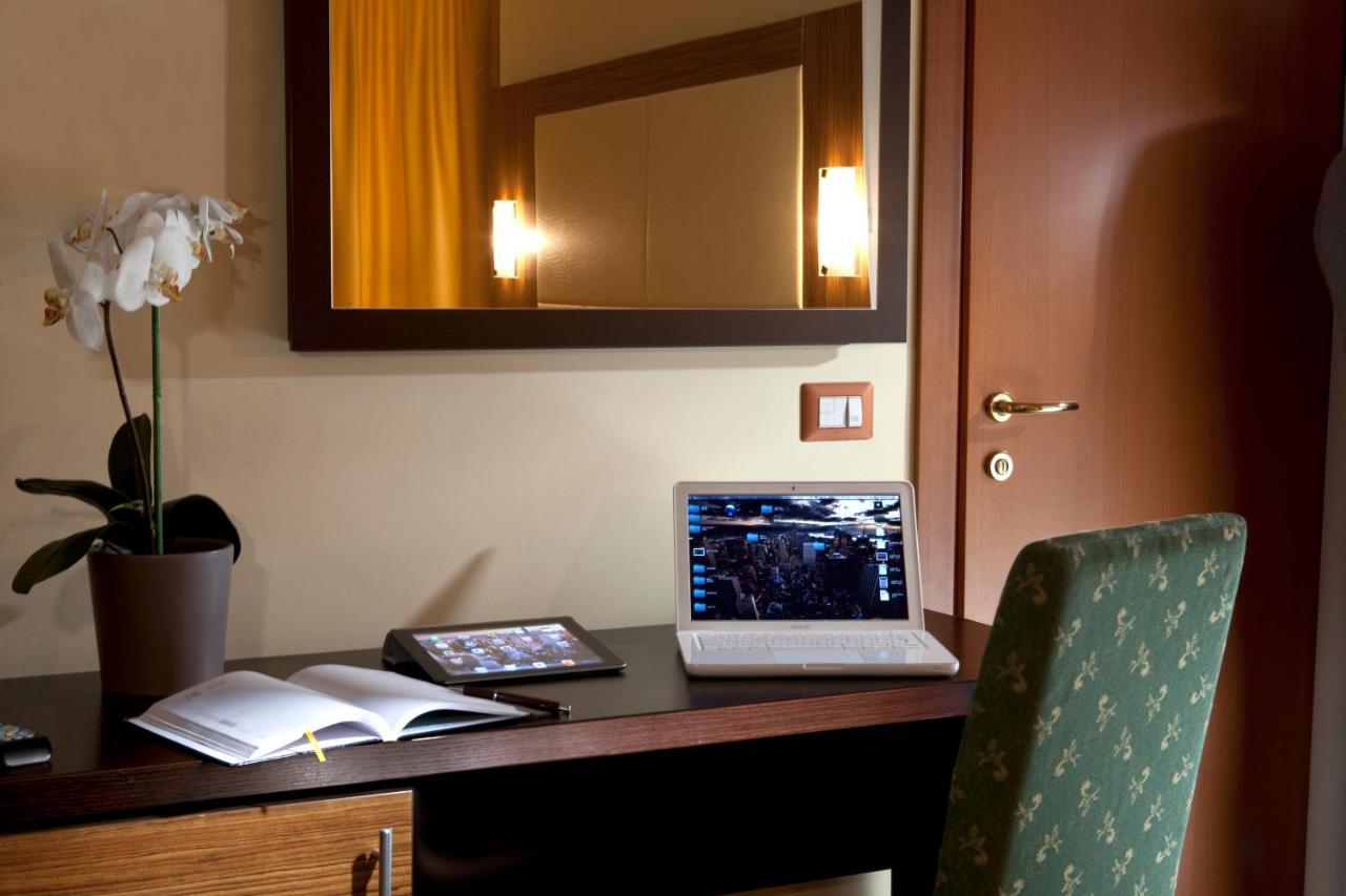 Hotel Ambasciatori Bellaria-Igea Marina Bagian luar foto