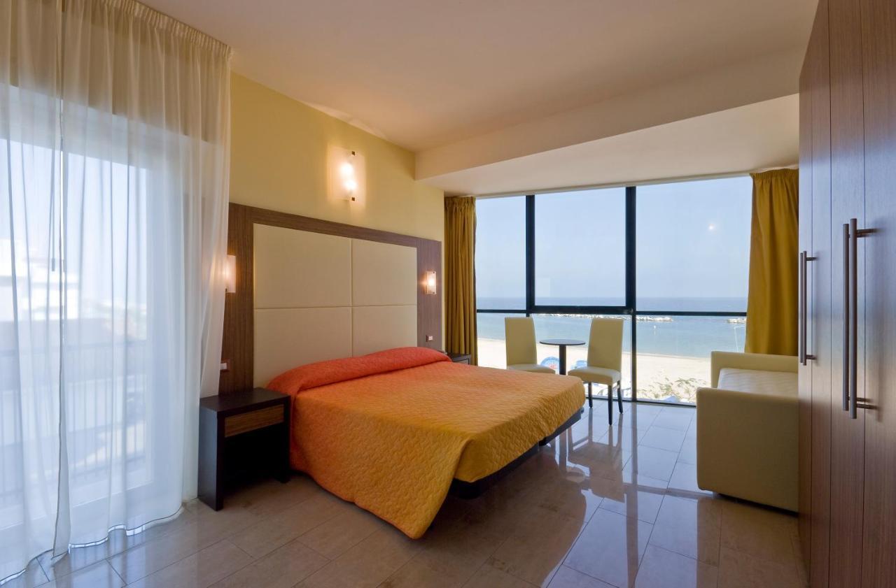 Hotel Ambasciatori Bellaria-Igea Marina Bagian luar foto