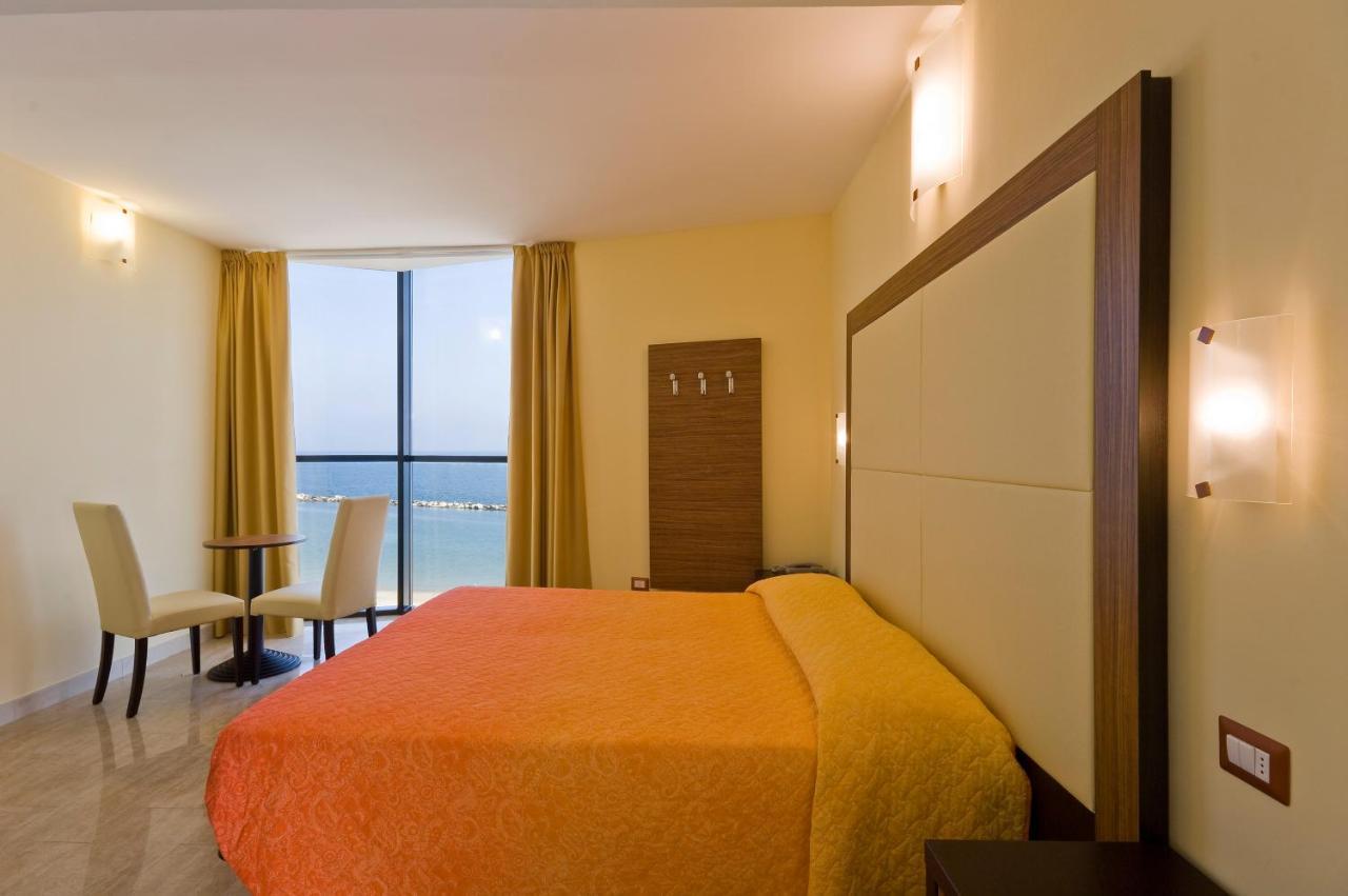 Hotel Ambasciatori Bellaria-Igea Marina Bagian luar foto