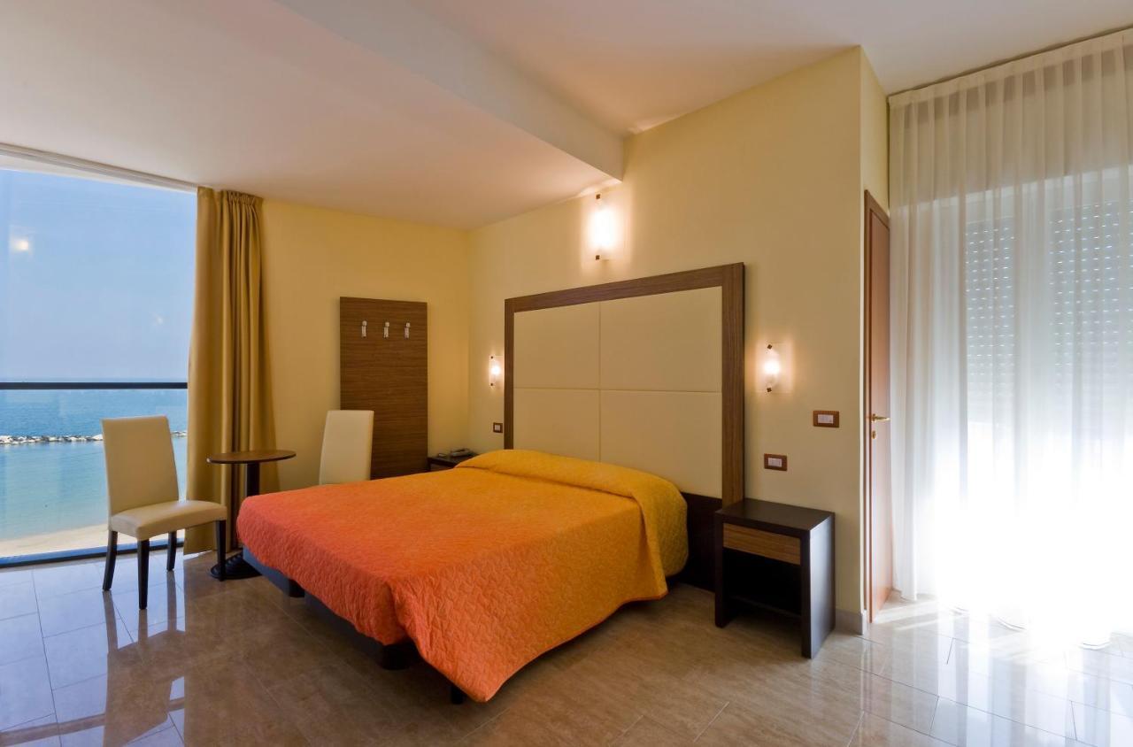 Hotel Ambasciatori Bellaria-Igea Marina Bagian luar foto
