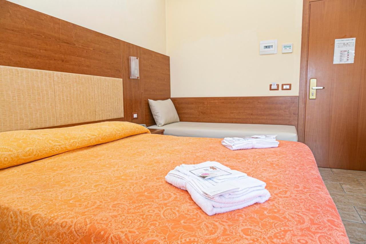 Hotel Ambasciatori Bellaria-Igea Marina Bagian luar foto