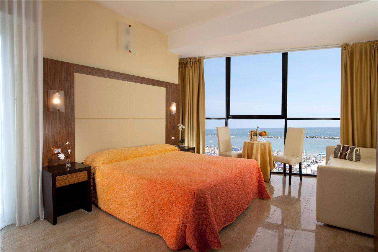 Hotel Ambasciatori Bellaria-Igea Marina Bagian luar foto