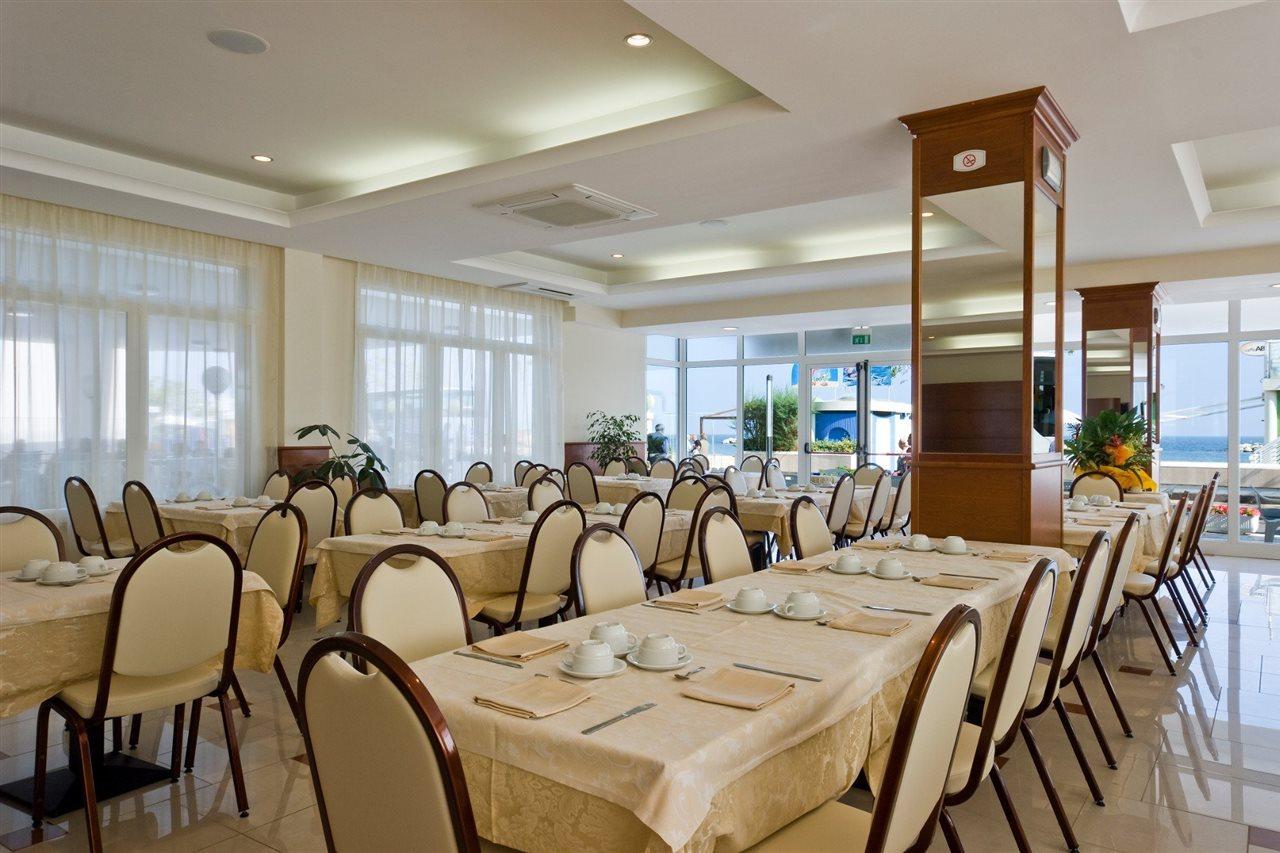 Hotel Ambasciatori Bellaria-Igea Marina Bagian luar foto