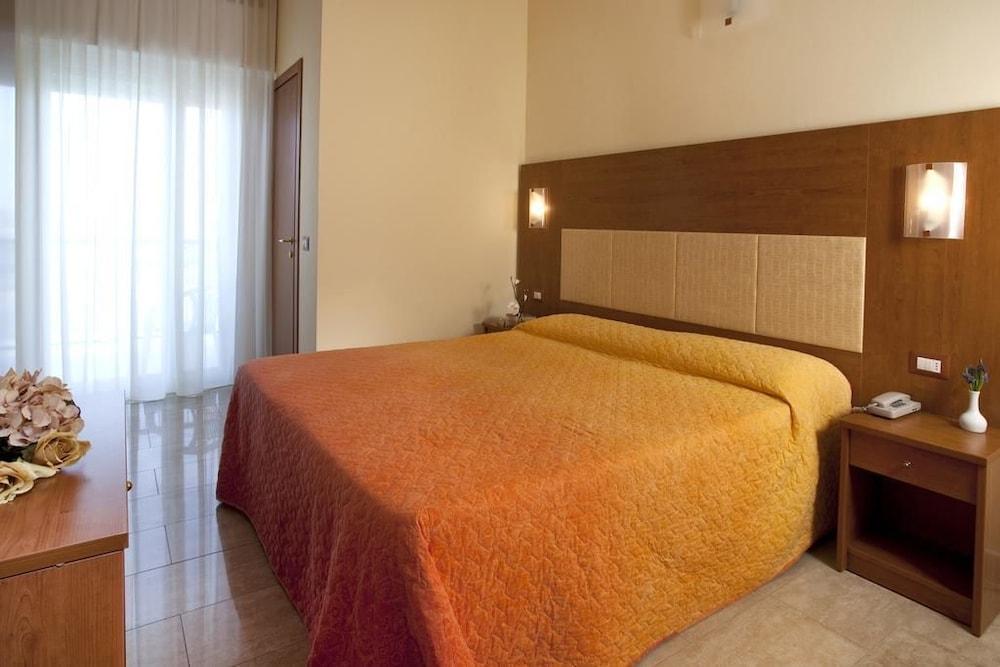 Hotel Ambasciatori Bellaria-Igea Marina Bagian luar foto