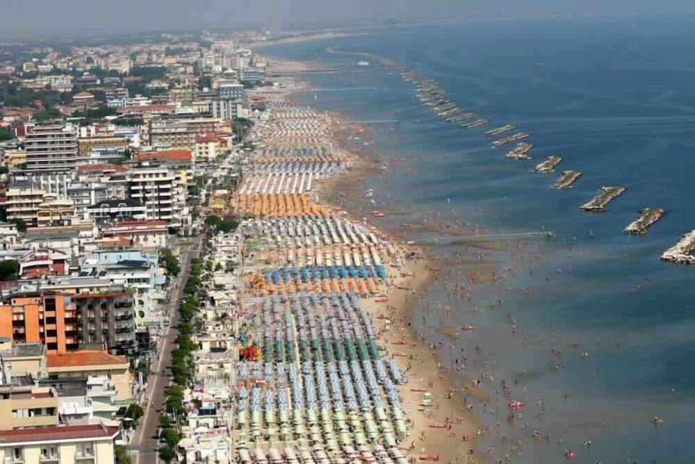 Hotel Ambasciatori Bellaria-Igea Marina Bagian luar foto
