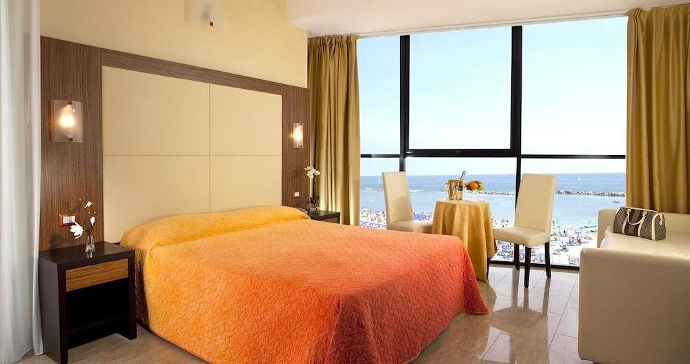 Hotel Ambasciatori Bellaria-Igea Marina Bagian luar foto
